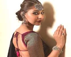 Vidhi looks gorgeous in every outfit whether it is a traditional dress or western.
